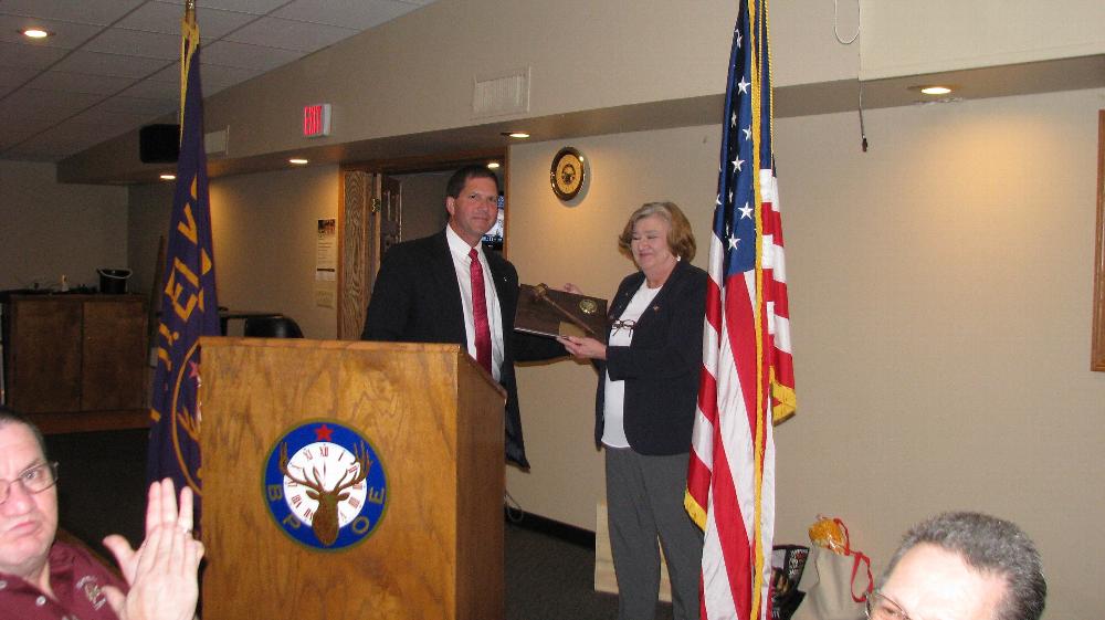 ER Mike Spranger presents PER Plaque to Marilyn Gillies.