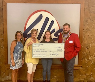 2021 Rick Humber Scholarship Recipient
photo (L to R) Miranda Hulvey, Committee Chairman Leah Humber-Wiggins, Laci Holland, recipient and Dustin Fregia, ER