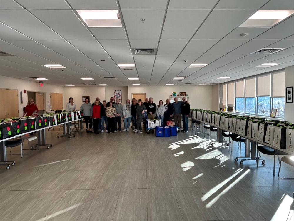 Holiday meal donations to the veterans of Errera Center . Each meal included a lasagna , texas toast and pie.
