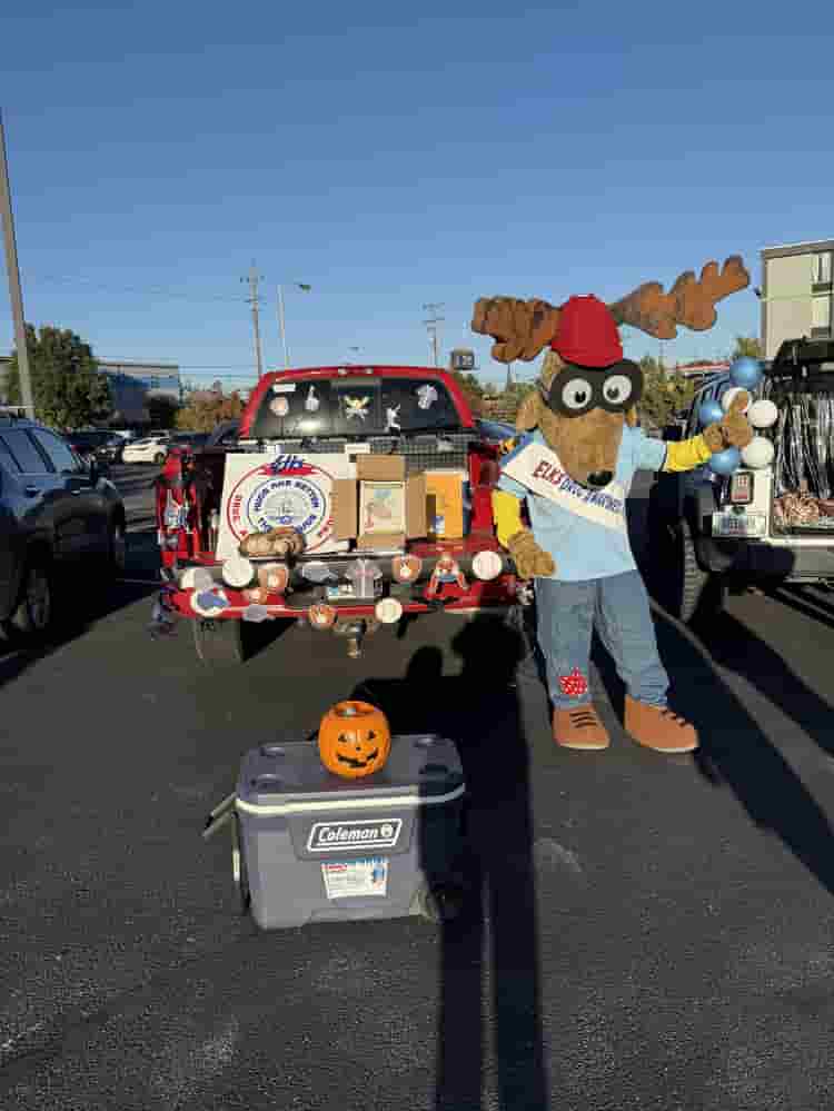 Elroy Elk waving at the Trunk or Treat