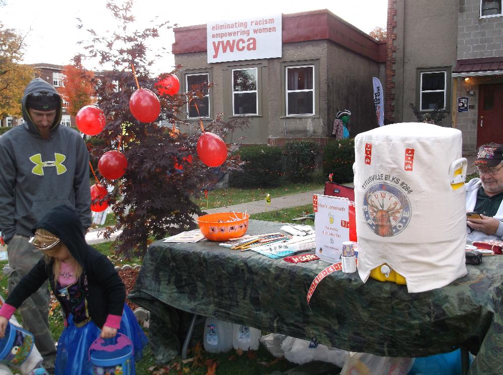 Alex's Lemonade Stand at YWCA Fall fest, October 22, 2016.