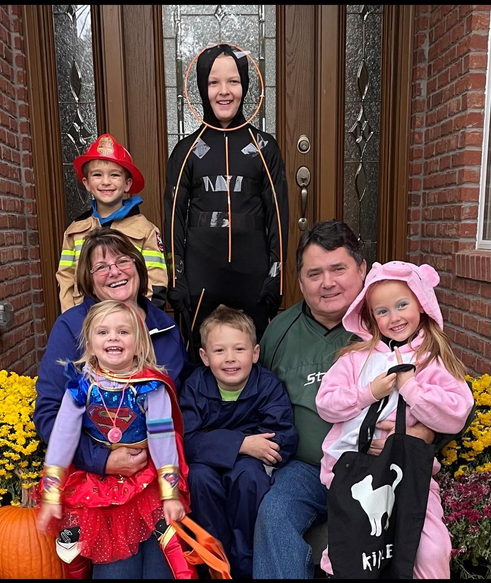 PER Bob & Brenda Fritch and their Grandchildren getting ready to attend the 2021 Lodge 343 Trunk 0r Treat