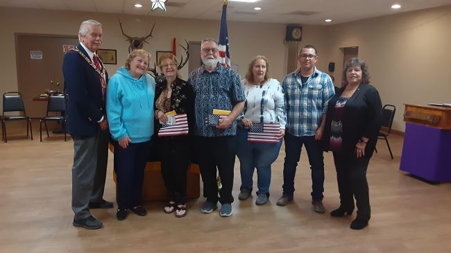 On November 28, 2023, the Tucson Elks Lodge #385 initiated 6 new members (L-R), ER Curtis Winters, Denise Prisbe, Trudi Sofias, John Sofias, Terri Case, Ray Moreno, Phyliss Luse. 