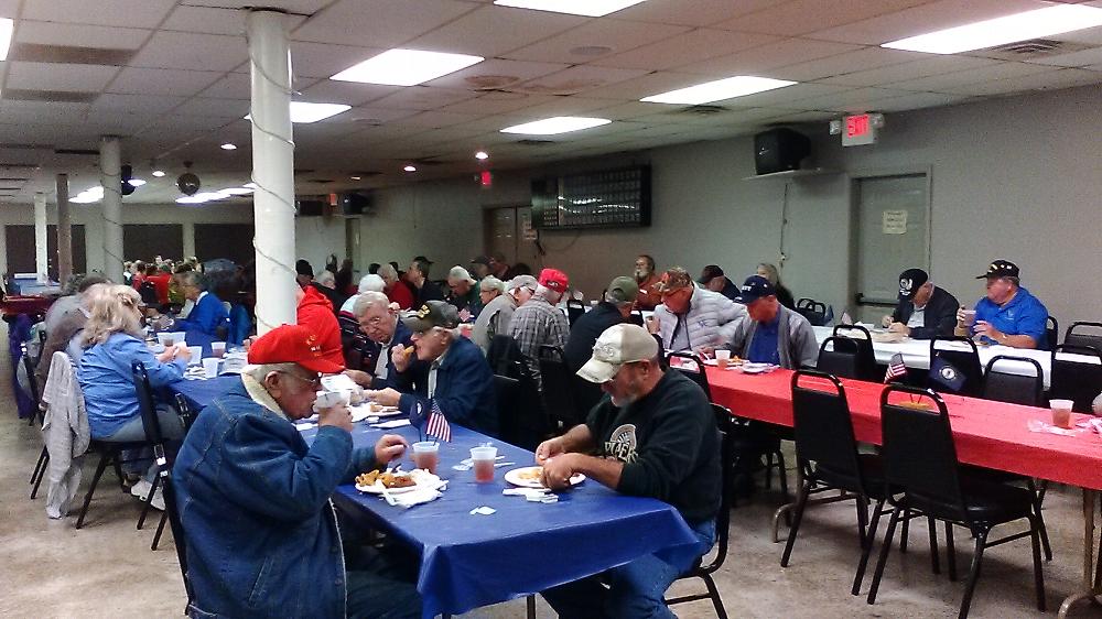 VETERANS EATING LUNCH