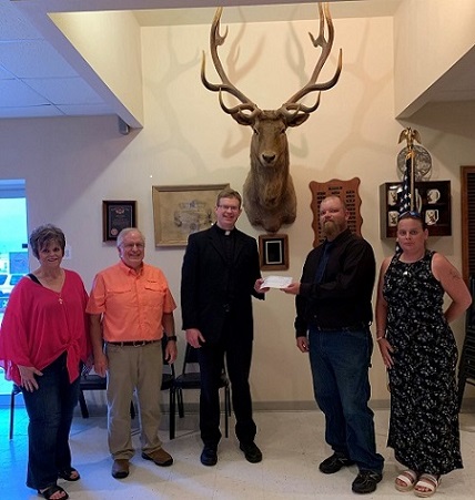 Chanute Elks 806 presented a $2,000 donation to St. Patrick’s Catholic Church food pantry this evening. Food pantries across the nation have experienced increased need due to the COVID-19 economic shutdown. Once again the Elks stepped up to meet this need in Chanute.
Funds for the Lodge’s donation came from a grant application to the Elks National Foundation (ENF). ENF provides local Elks Lodges the ability to be a “Spotlight” in their community. Each year grants are awarded through  ENF’s community investment program.
Pictured (L-R) are Linda Springer, St. Pat’s food pantry volunteer; Frank Springer, Grand IG; Fr. Michael Linnebur, pastor at St. Pat’s; Zach Novotny, Exalted Ruler; and Barbara Novotny, Leading Knight.
