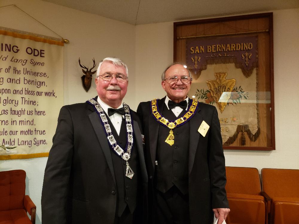 Bob Cones receiving Century Club Certificate from Hal Hively.