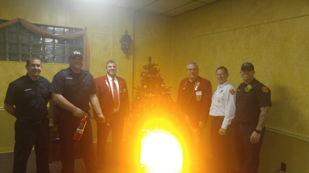 Ashland Elks 1360 teams up with the fire department to help train people on the use of fire extinguishers 