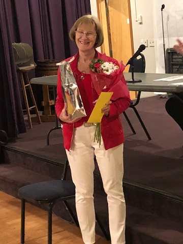 Outgoing LOE President, Kathy Laird, is honored with flowers and gifts. 