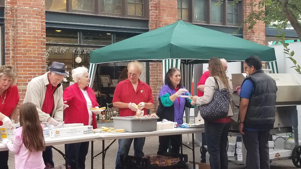 Vonnie serving a young girl a Ice Cream, Arnie and Linda hand out Potatoe Chips, Dean and Marija plating up hamburgers