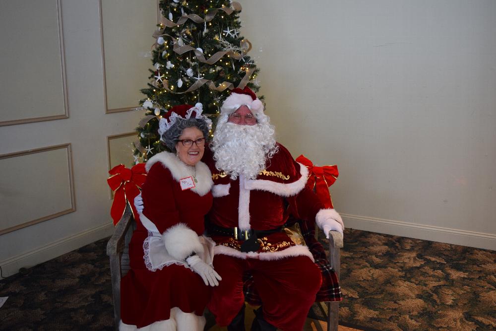 Mr. & Mrs. Claus were very happy to see everyone !!
