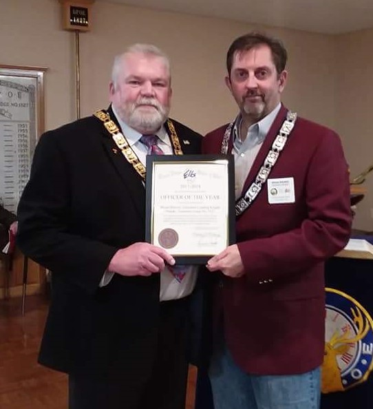 <b>ER Bill Roper presents 2017-18 Officer of the Year Award to Bryan Brewer.</b>