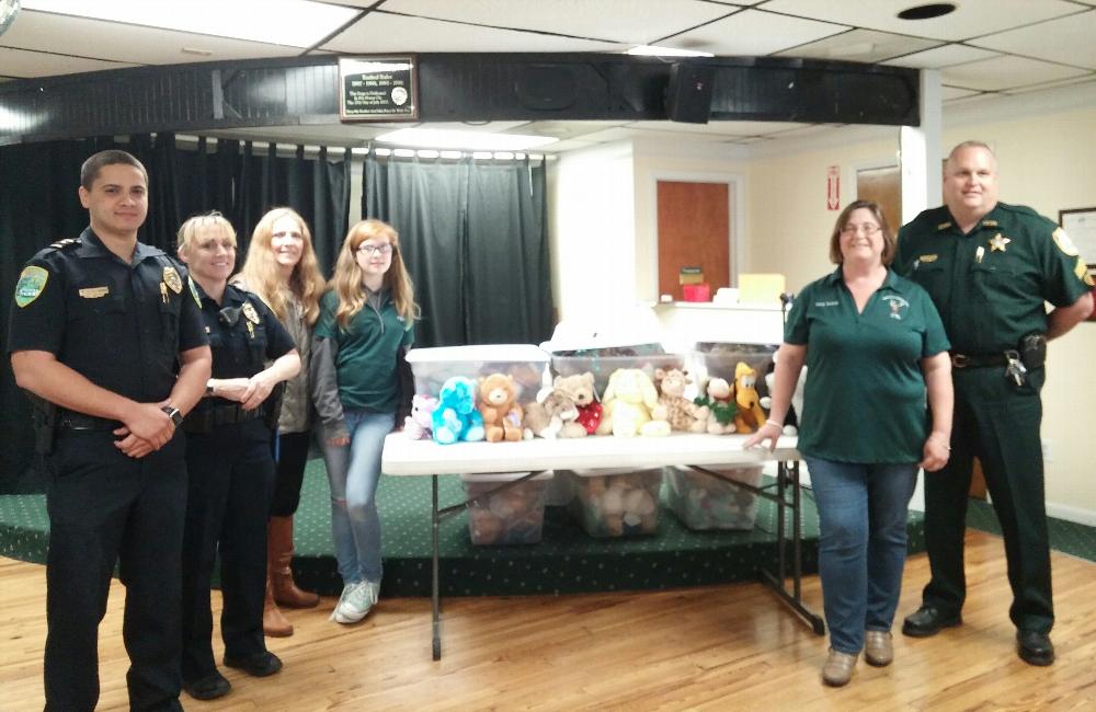 Assisting the Green Cove Springs, FL Police Department with special treats for children in crisis (March, 2018).