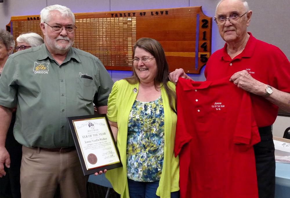 ER Richard Tracy and Les Hill with Elk of the Year Jonna VanDeWalker