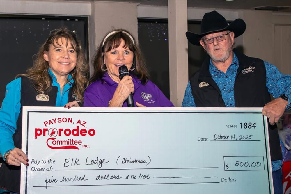 Payson Pro Rodeo Committee Members Stephanie Creasy and Dan Wile presented Leading Knight Charlene Bosque with a $500 donation for the Children’s Christmas Shopping Spree.

