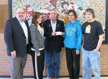 ENF Chair presented the Senior Class with $400 that the Superior Lodge
received as a Community Grant for ENF.  This money was give to the class
because they held their prom at the Lodge and we were able to turn their
expenses in for the Grant.
Pictured are L-R, PER Rodney Deuel, Lodge Secretary; Student JJ Hoins; PER Duane Woerner, Lodge ENF Chairman; Srudents, Brittanie Simonson, and Scott McKinney.