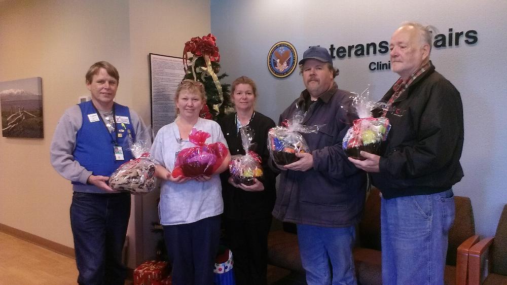 Elks, Clinic Staff & Veterans with baskets