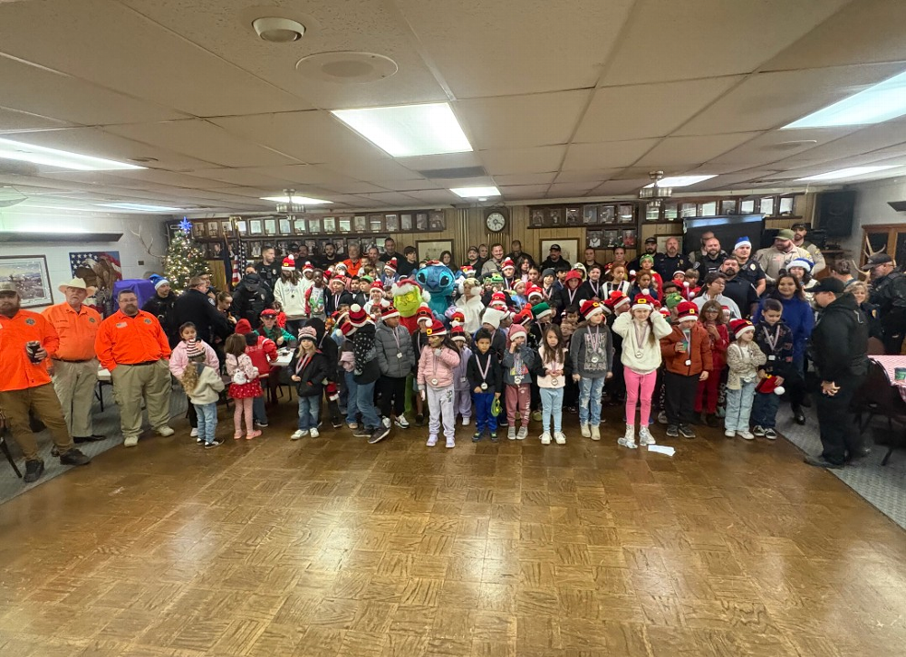 Bullhead City Elks shop with a cop was held on Saturday December 6th. Breakfast burritos, donuts and hot chocolate were served to 100 kids and first responders before they headed out to their shopping trip to the BHC Wal-mart.