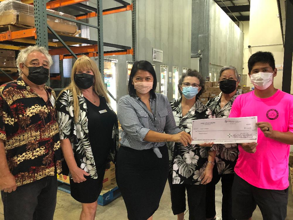 Left to Right:  Steve Romano, Christian Romano, Mariel Turing, Linda Merchant, Jean Boyle, Jericho Correa
On 7/12/2021 our members, Steve, Christian, Linda and Jean presented the Gratitude Grant check to the HI Foodbank.  Excepting for the Foodbank were Mariel and Jericho.
